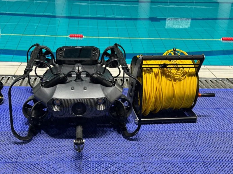 泳池清洗機(jī)器人